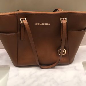 SOLD!! MICHAEL KORS Leather Shoulder Bag!